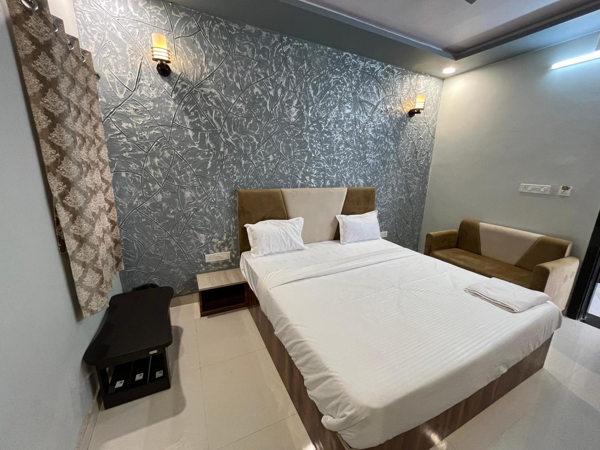 Hotel Rahat Jhalawar Exteriör bild